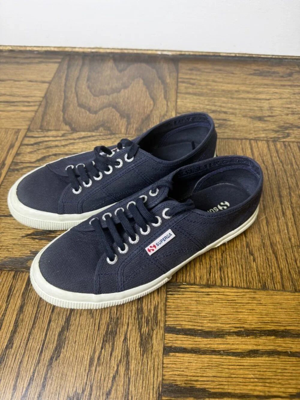 Superga womens S000010 Sneaker White Navy Size 39 US Size 8.5